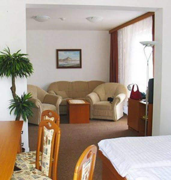 Wellness Hotel Thermal Štúrovo Buitenkant foto