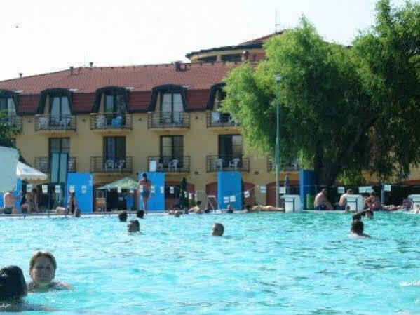 Wellness Hotel Thermal Štúrovo Buitenkant foto